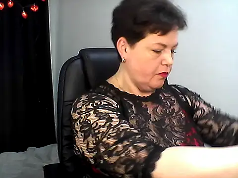 EllaLove2277 online show from February 3, 2026, 12:32 pm