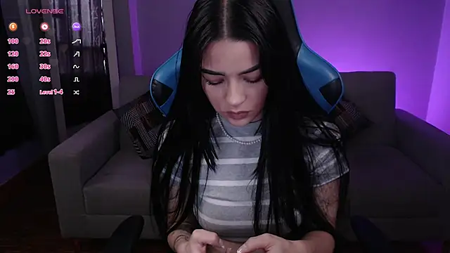 Snapshot of Yourworstnightmare333 chatting on April 3, 2026, 4:24 pm Yourworstnightmare333 online show from April 3, 2026, 4:24 pm