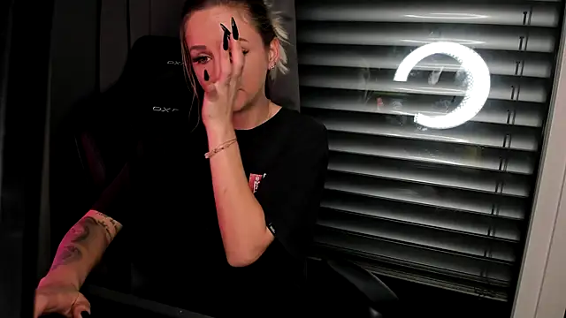 Snapshot of Lyra_XX chatting on March 2, 2026, 9:11 pm Lyra XX online show from March 2, 2026, 9:11 pm