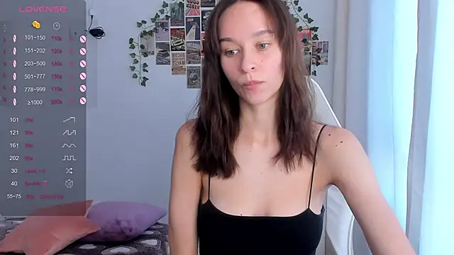 Snapshot of _Alissaa chatting on October 3, 2025, 1:01 pm  Alissaa online show from October 3, 2025, 1:01 pm