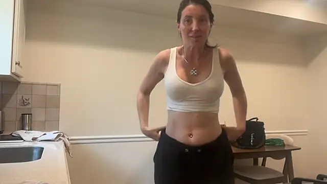 NurseStephania online show from November 9, 2025, 4:33 pm