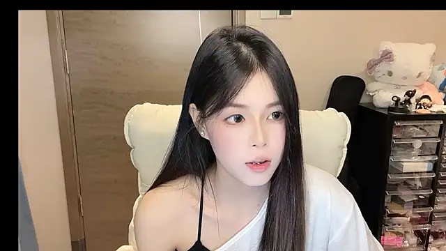 Koi-00 online show from November 13, 2025, 6:23 pm