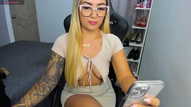 Snapshot of NicolPorto chatting on September 23, 2025, 12:23 pm NicolPorto online show from September 23, 2025, 12:23 pm