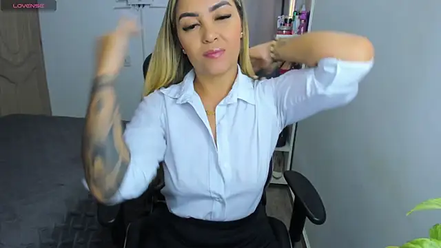 Snapshot of NicolPorto chatting on October 5, 2025, 11:56 am NicolPorto online show from October 5, 2025, 11:56 am