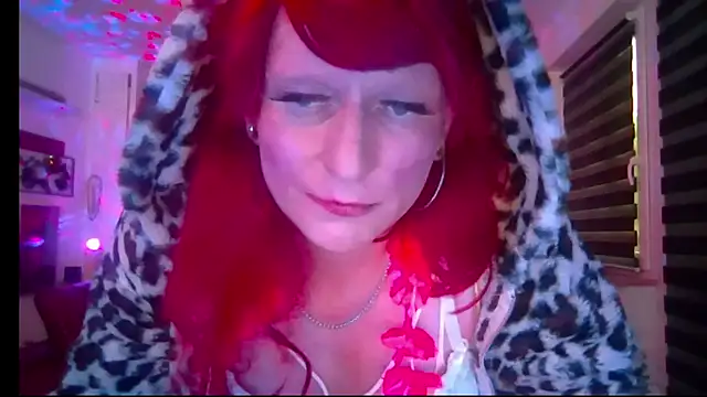 hellgirl1980 online show from June 12, 2026, 3:59 am