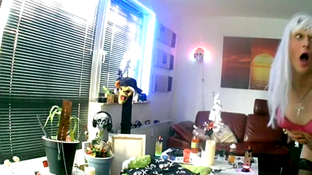 hellgirl1980 online show from November 29, 2025, 9:53 am