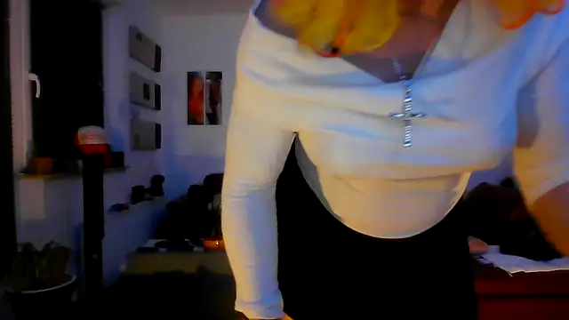 hellgirl1980 online show from October 3, 2025, 12:25 am