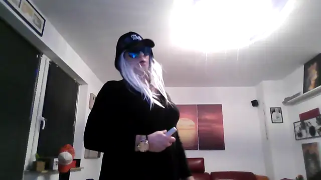 hellgirl1980 online show from September 30, 2025, 8:48 pm