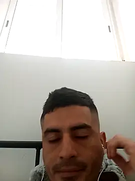 Andr3s69xxx online show from February 8, 2026, 10:24 am