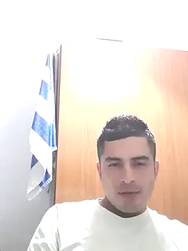 Andr3s69xxx online show from September 12, 2025, 8:52 pm