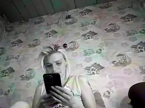 SaraSnow  online show from February 12, 2026, 6:40 pm