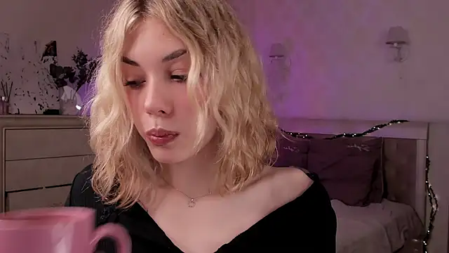 Leila Vanilla online show from February 7, 2026, 5:15 am