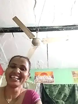 Snapshot of KIRTI12_HOT chatting on October 27, 2025, 3:35 pm KIRTI12 HOT online show from October 27, 2025, 3:35 pm