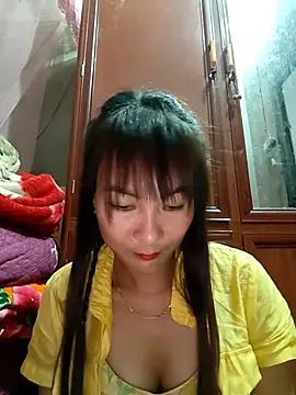 Snapshot of Yumyum_kiw chatting on December 22, 2025, 5:24 pm Yumyum kiw online show from December 22, 2025, 5:24 pm