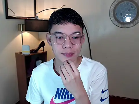Snapshot of keirflorianxx chatting on October 6, 2025, 3:02 pm keirflorianxx online show from October 6, 2025, 3:02 pm