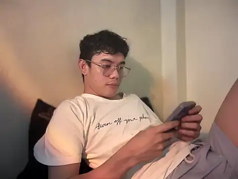 Snapshot of keirflorianxx chatting on September 15, 2025, 3:01 pm keirflorianxx online show from September 15, 2025, 3:01 pm