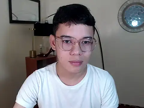 Snapshot of keirflorianxx chatting on October 3, 2025, 10:17 am keirflorianxx online show from October 3, 2025, 10:17 am
