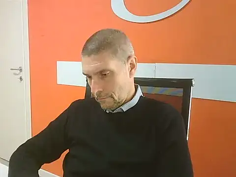 max79ve31 online show from December 4, 2025, 2:05 pm