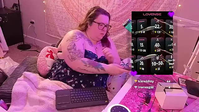 brookenicole3003 online show from April 15, 2026, 1:55 am