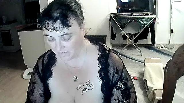 Snapshot of Minou1610 chatting on September 28, 2025, 8:05 pm Minou1610 online show from September 28, 2025, 8:05 pm