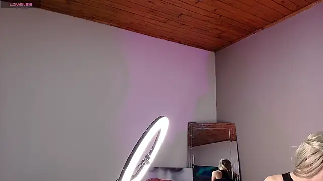 Electra Gosselin online show from October 31, 2025, 3:14 am