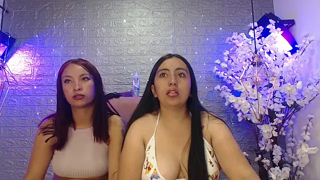 hottt girl lesbian online show from December 1, 2025, 12:28 pm