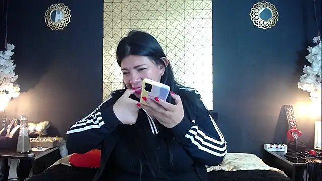 Snapshot of kinky_momm chatting on May 12, 2026, 1:50 pm kinky momm online show from May 12, 2026, 1:50 pm