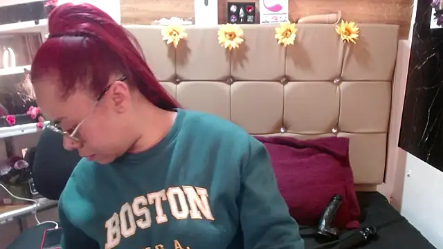 MIA  SPENCER online show from October 1, 2025, 6:12 pm