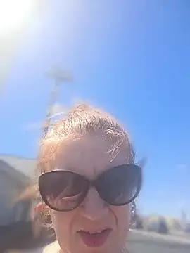 nakedgarbageperson online show from May 18, 2026, 10:14 pm