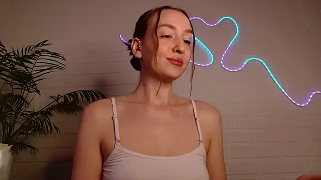 WhitePrincessLuna online show from April 10, 2026, 2:13 pm