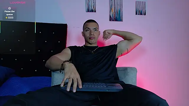 adriel escalante online show from April 12, 2026, 2:26 am