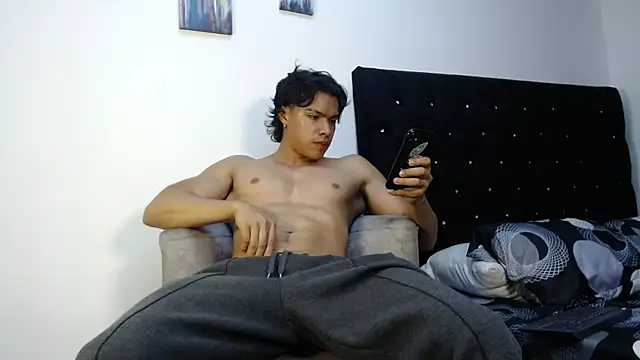 Snapshot of adriel_escalante chatting on November 25, 2025, 3:29 am adriel escalante online show from November 25, 2025, 3:29 am