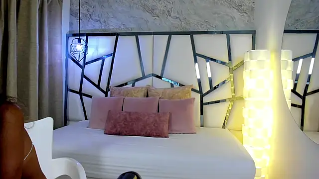 Snapshot of Susanna_Cute chatting on February 5, 2026, 1:29 pm Susanna Cute online show from February 5, 2026, 1:29 pm