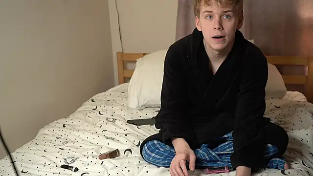 scottishtwink01 online show from November 14, 2025, 7:28 pm