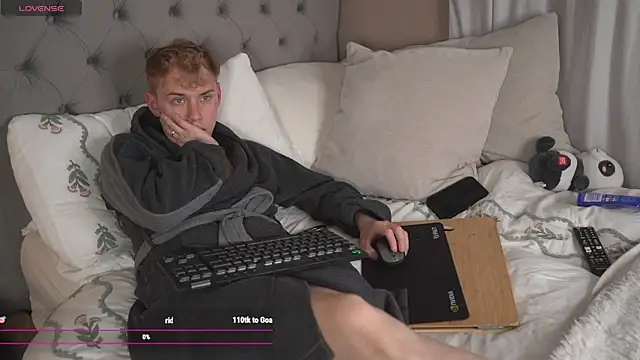Snapshot of scottishtwink01 chatting on June 12, 2026, 10:07 pm scottishtwink01 online show from June 12, 2026, 10:07 pm