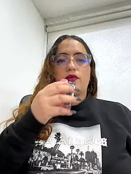 SussanMillerr  online show from September 27, 2025, 9:32 pm