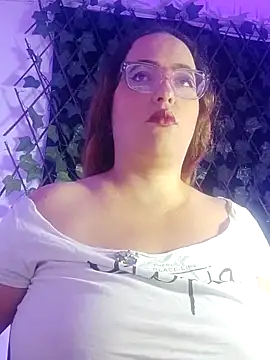 SussanMillerr  online show from September 18, 2025, 9:23 am
