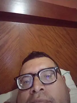 Santiagoqro85 online show from December 1, 2025, 1:56 pm