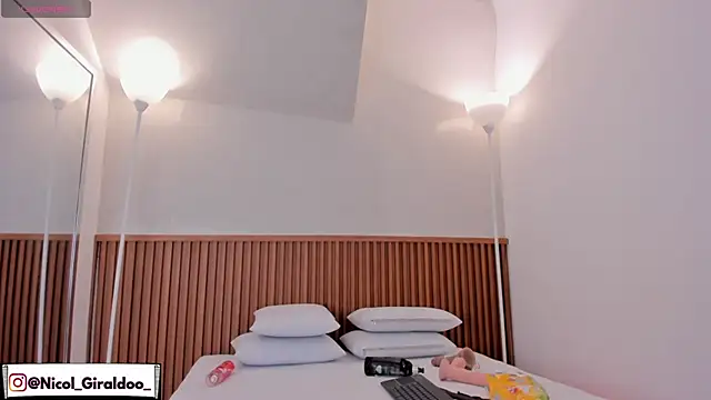 Snapshot of nicol_giraldoo chatting on February 20, 2026, 6:19 am nicol giraldoo online show from February 20, 2026, 6:19 am