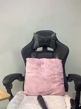 luna brown7 online show from March 28, 2026, 7:53 am