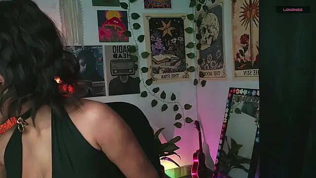 Snapshot of Raven_luv chatting on September 17, 2025, 10:01 pm Raven luv online show from September 17, 2025, 10:01 pm