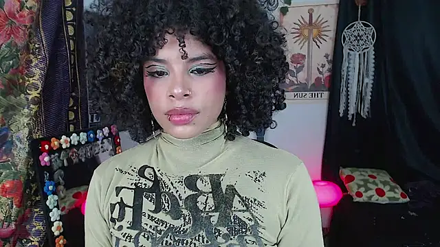 Snapshot of Raven_luv chatting on October 2, 2025, 10:13 pm Raven luv online show from October 2, 2025, 10:13 pm