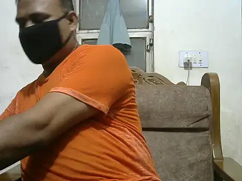 Snapshot of Famit025 chatting on September 10, 2025, 6:07 pm Famit025 online show from September 10, 2025, 6:07 pm