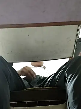 Snapshot of Famit025 chatting on November 28, 2025, 1:33 pm Famit025 online show from November 28, 2025, 1:33 pm