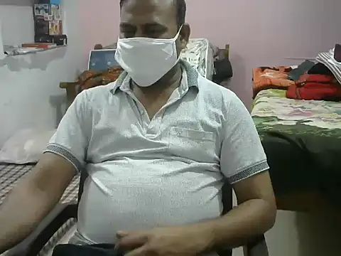 Snapshot of Famit025 chatting on February 7, 2026, 5:10 pm Famit025 online show from February 7, 2026, 5:10 pm