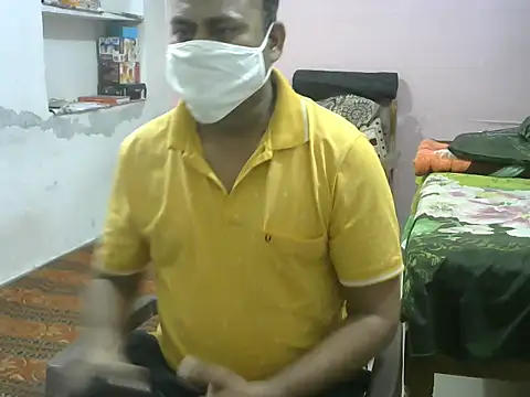 Snapshot of Famit025 chatting on February 10, 2026, 6:07 pm Famit025 online show from February 10, 2026, 6:07 pm