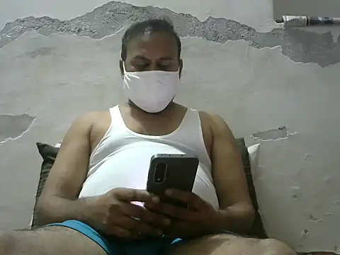 Snapshot of Famit025 chatting on February 19, 2026, 6:16 pm Famit025 online show from February 19, 2026, 6:16 pm