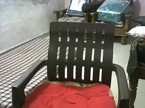 Snapshot of Famit025 chatting on January 8, 2026, 4:24 pm Famit025 online show from January 8, 2026, 4:24 pm