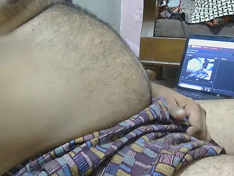Snapshot of Famit025 chatting on July 30, 2026, 7:13 pm Famit025 online show from July 30, 2026, 7:13 pm