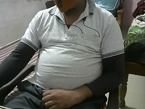 Snapshot of Famit025 chatting on January 9, 2026, 5:42 pm Famit025 online show from January 9, 2026, 5:42 pm